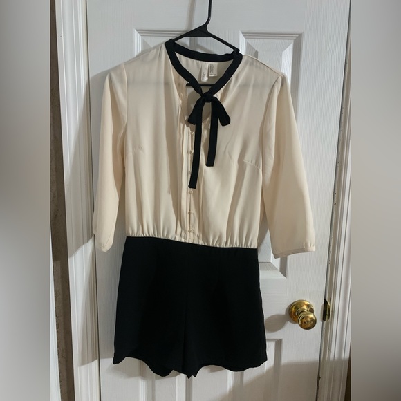 Forever 21 Exclusive shorts jumpsuit. - Picture 1 of 6
